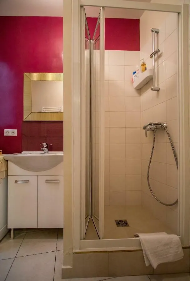 Paris Centre Bed & Breakfast 0*,