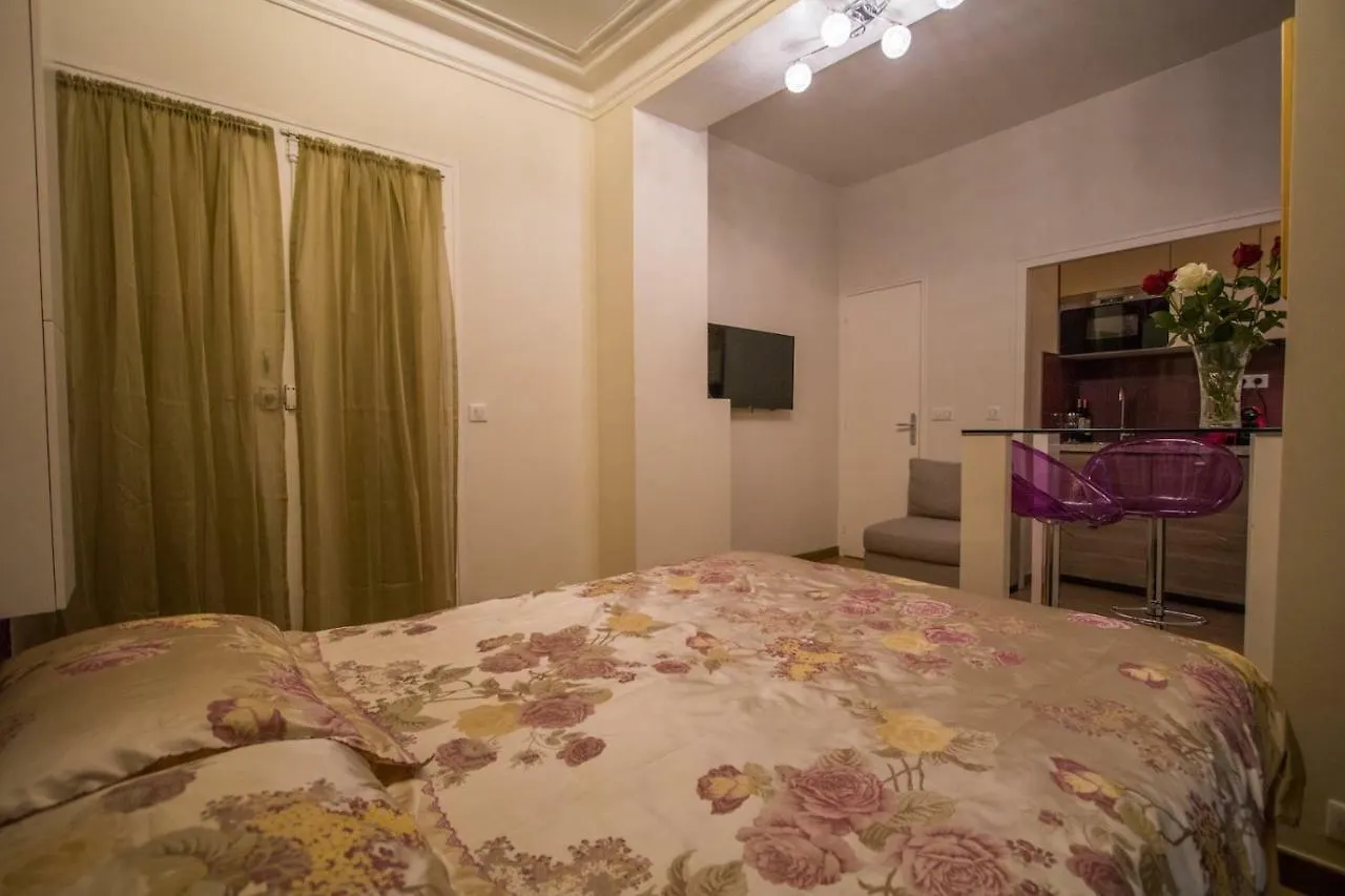 Paris Centre Bed & Breakfast